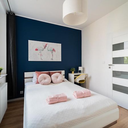 Nice Apartment - Near Sky Tower - Private Parking فروتسواف المظهر الخارجي الصورة