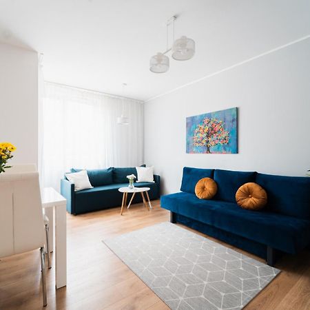 Nice Apartment - Near Sky Tower - Private Parking فروتسواف المظهر الخارجي الصورة